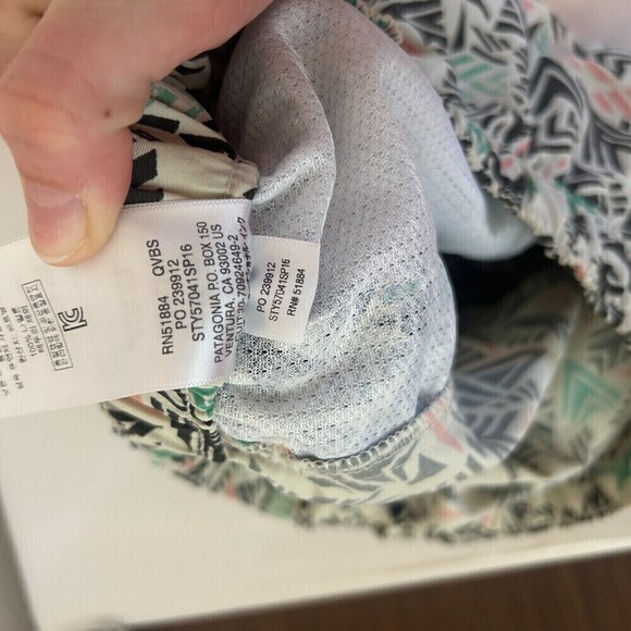 Patagonia Women's 2.5" Barely Baggies Geometric Print Shorts Size Medium - Picture 6 of 6